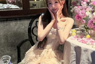 苹果版17吃瓜网，吃瓜的姿势各有千秋，你今天的瓜吃得还满不满？