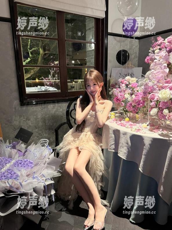 苹果版17吃瓜网，吃瓜的姿势各有千秋，你今天的瓜吃得还满不满？