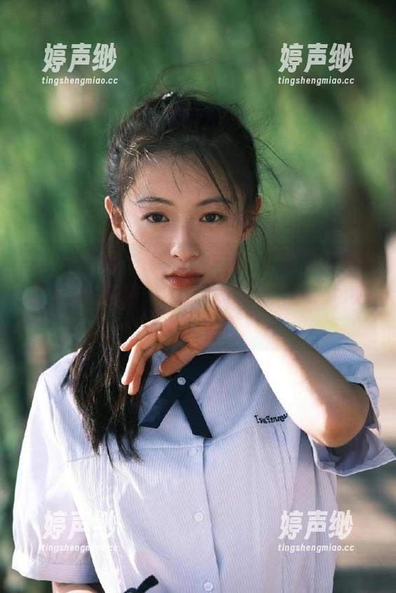 51cgfun苹果版：今晚瓜田找到了神秘的搭档，别瞧不起这瓜，味道可是越来越怪哦～
