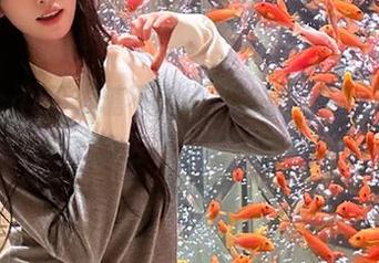 不发糖不愉快，快来“91cg”网站看瓜去吧，吃完再说！