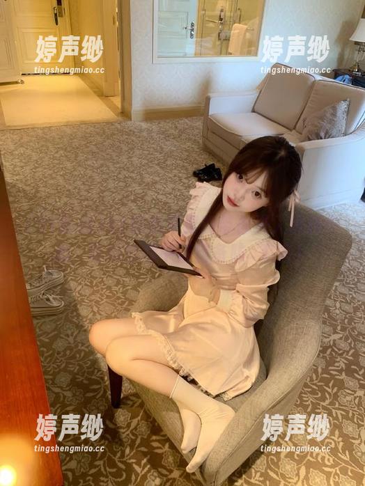 91吃瓜苹果版带你进入黑料中心，吃瓜过程中请自备防噴装备！