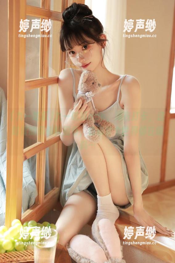 九一吃瓜app，深夜打卡，这时候的瓜都特别香，仿佛整个世界都在爆料…