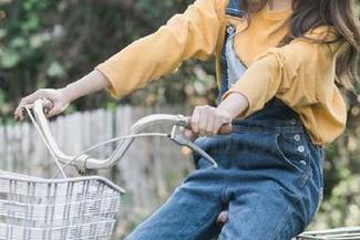吃瓜网导航：当你的好友变成了站台爆料者，一场热闹的闹剧即将上演！