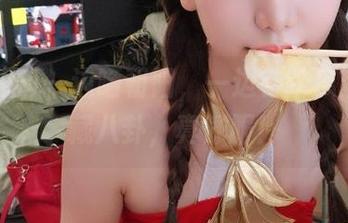 一边晒朝阳，一边在吃瓜网里收藏八卦，真舒服！