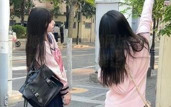 吃瓜聚集地网址：隔着屏幕的尴尬，真实的感受总能让人心口一紧