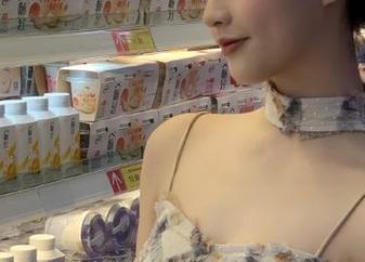 这届网红怎么了？观看黑料不打烊的荒诞剧场！